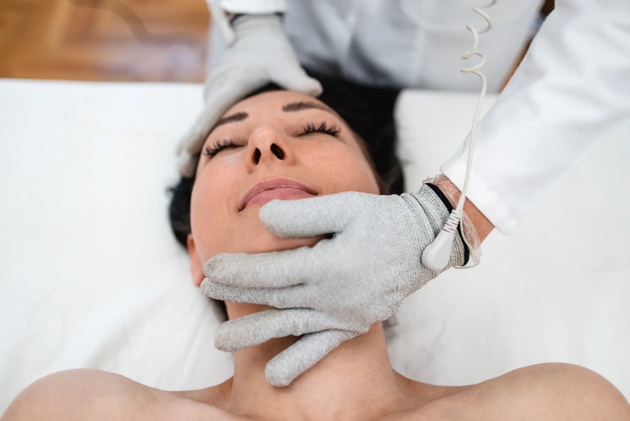 Microneedling with Led Light Therapy